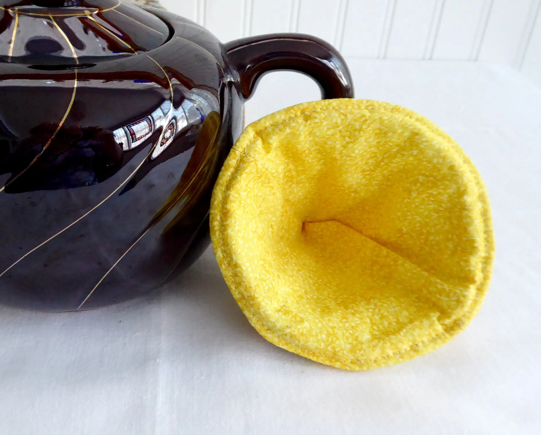 Padded Lid Knob Holder Lemons Teapot Lid Holder Yellow Ditzy Floral Inside